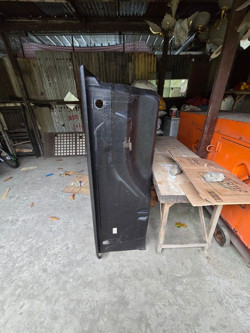 Bed Liner for Nissan Navara 2018 (Category: Body Parts and Accessories) located in Manila. Submitted by bbgenric (Listing ID 1352493965, Image 3). Description: genuine Nissan accesory.. original. item is in good condition. used but not abused..