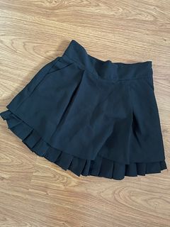 (Category: ) located in . Submitted by wardrobecleaner89 (Listing ID 1352405706, Image 1). Description: .