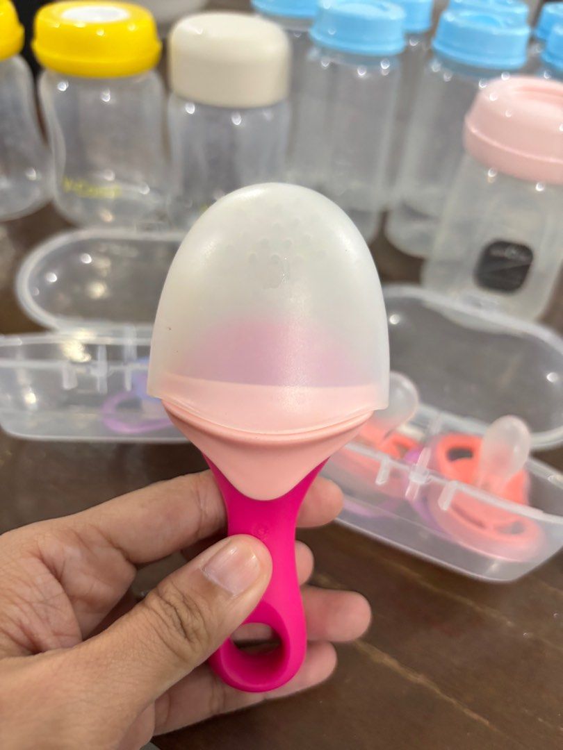 [BUNDLE] Pacifiers and Silicone Food Feeder (Category: Weaning & Toddler Feeding) located in Muntinlupa City. Submitted by ashley.18 (Listing ID 1352351001, Image 3). Description: .