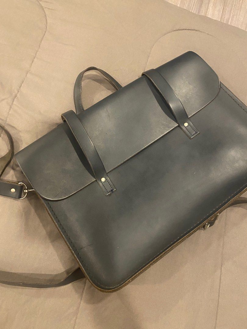 Cambridge Satchel Music Case (Category: Luxury Bags & Wallets) located in Paranaque City. Submitted by migmen (Listing ID 1352509951, Image 2). Description: Handcrafted leather bag features a distinctive bar closure and is designed to carry documents or a laptop. Size: See Last Pic Color: Navy Blue.
