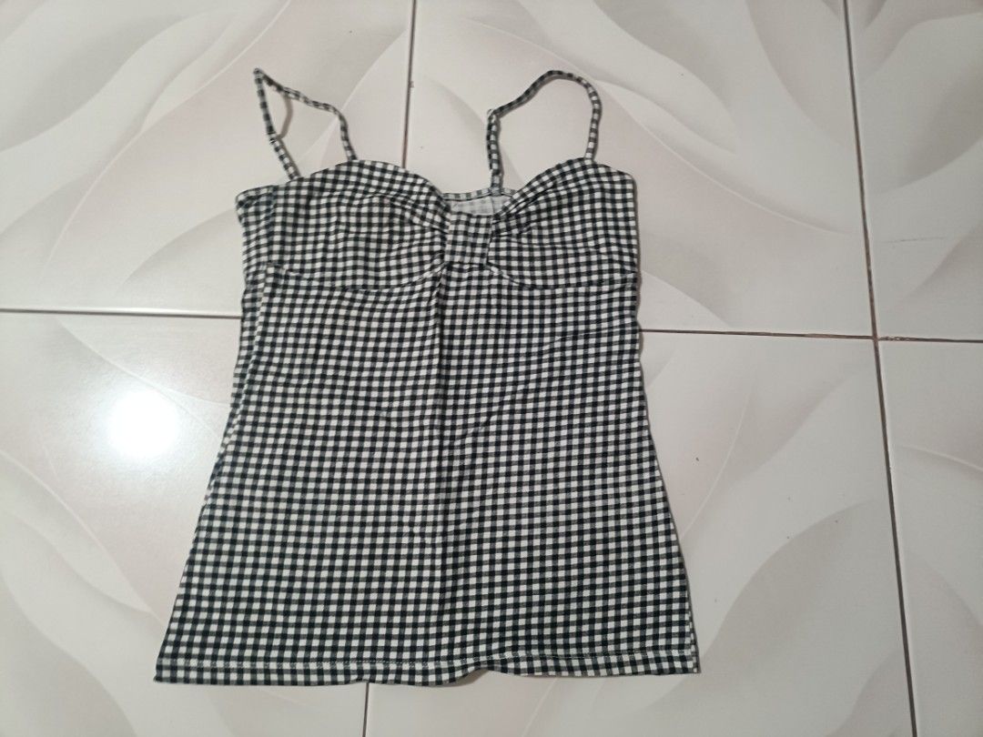 Checkered Tank Top (Category: Sleeveless) located in Taguig. Submitted by schdxt (Listing ID 1352365730, Image 1). Description: Checkered tank top from the brand George. Fits sizes XS-M..