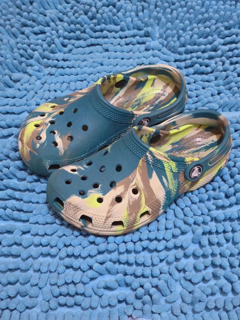 CROCS COMO C13 (Category: Babies & Kids Fashion) located in Dasmarinas. Submitted by preowned_stuff (Listing ID 1352404935, Image 1). Description: PAMIGAY SALE! NO HAGGLING.. THIS IS IN GOOD CONDITION! Add sf 80 via J&T.