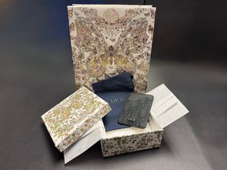 （分類：）位於 。 由 gadgetsan 提交（商品編號 1352353669，圖片 1）。簡介： 。