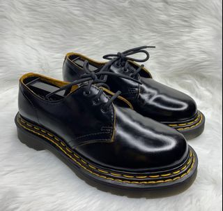 Boots and shoes Sandals Collection item 1