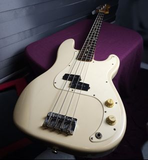 Fender Precision Bass in Olympic White finish