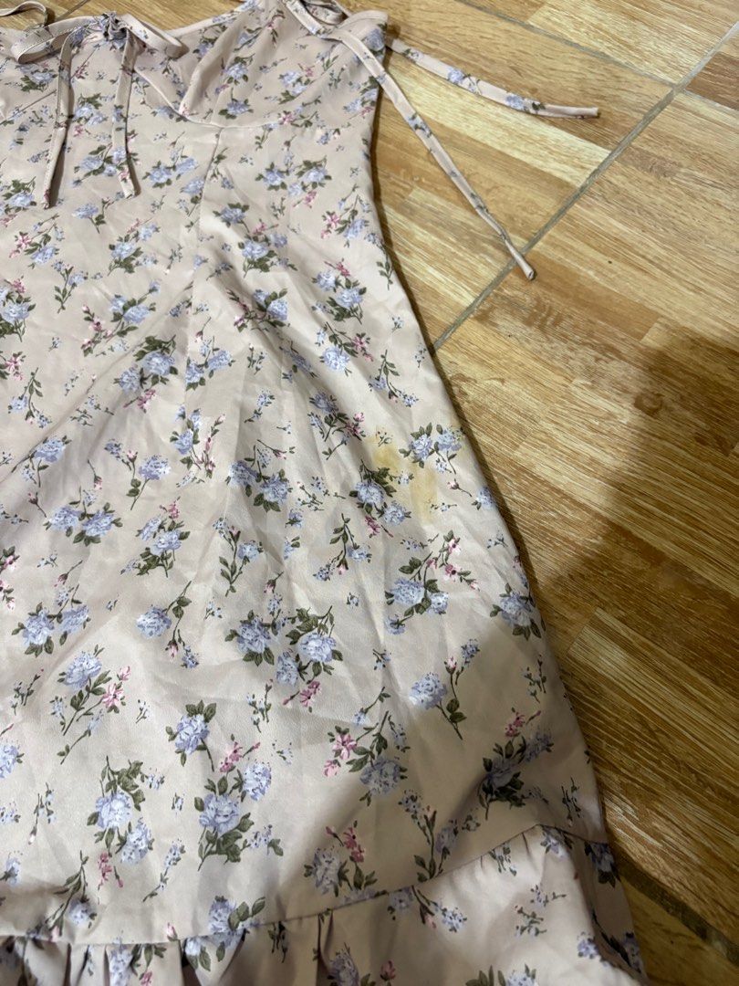 Floral Tie Dress (Category: Dresses) located in Manila. Submitted by gmtpreloved (Listing ID 1352507943, Image 3). Description: Stain shown on second pic (im not sure if removable).