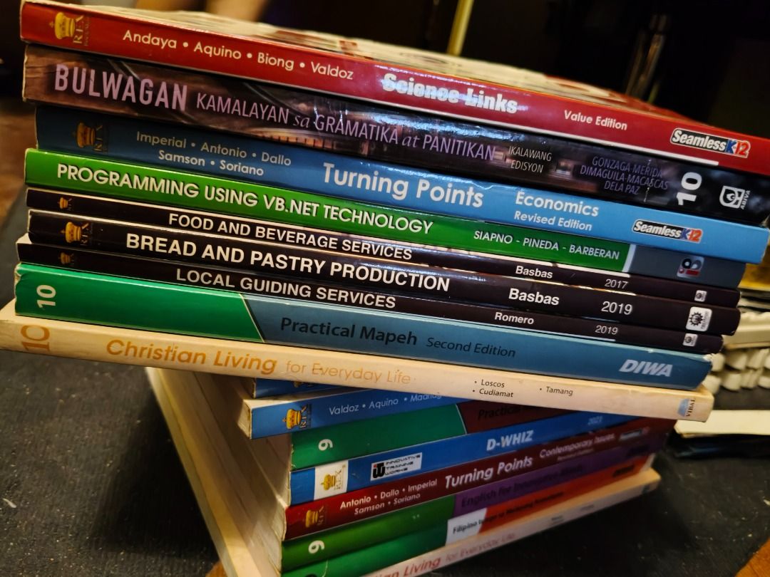 Grade 9 Grade 10 Preloved Textbooks (Category: Textbooks) located in Caloocan City. Submitted by missyoungc79379 (Listing ID 1352427846, Image 2). Description: Malutong pa ang pages. Maayos ginamit. May ilan na may konting sulat, but most of them are clear and blank Php200 for well-used Php 350 for like new Php 1200 take all Grade 9 books Php 1200 take all Grade 10 books Just message me, God bless! List of books: Grade 10 Books SCIENCE LINKS BULW