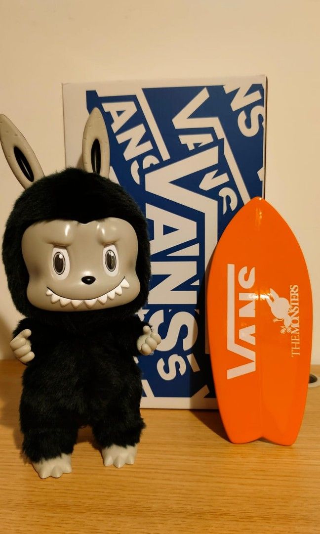 How2work LABUBU ラブブ Swaver VANS フィギュア 日本未発売】ラブブ LABUBU SWAVER×VANS コラボ フィギュア