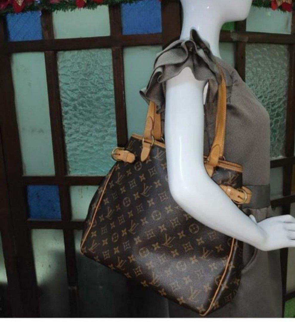 Louis Vuitton Batignolles vertical (Category: Luxury Bags & Wallets) located in Marikina City. Submitted by MEASP (Listing ID 1352438177, Image 2). Description: .