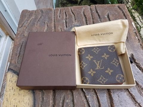 Louis Vuitton slim wallet (Category: Luxury Bags & Wallets) located in Las Pinas. Submitted by jvega08 (Listing ID 1352478622, Image 1). Description: selling authentic Louis Vuitton Wallet Slim Monogram Canvas ID and 3 Card Slot Men's Bi-fold wallet - monogram canvass is in new condition including rubber sealing on sides.. - no major flaws and some flaking on main pocket (one side not sticky) other side is clean - complete inclusions box dustbag 