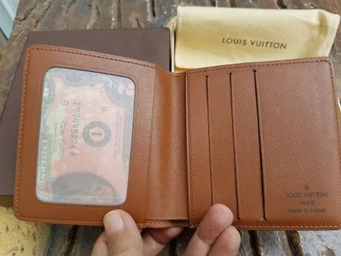Louis Vuitton slim wallet (Category: Luxury Bags & Wallets) located in Las Pinas. Submitted by jvega08 (Listing ID 1352478622, Image 2). Description: selling authentic Louis Vuitton Wallet Slim Monogram Canvas ID and 3 Card Slot Men's Bi-fold wallet - monogram canvass is in new condition including rubber sealing on sides.. - no major flaws and some flaking on main pocket (one side not sticky) other side is clean - complete inclusions box dustbag 