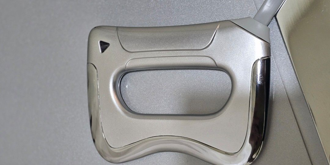 Machine (Category: Face Care) located in Singapore. Submitted by graceyeohbeeim (Listing ID 1352161585, Image 3). Description: this is a face lift and body slim machine . The therapy works by applying controlled RF energy to the affected area, which generates heat within the tissues, improving blood flow and stimulating cellular repair processes..