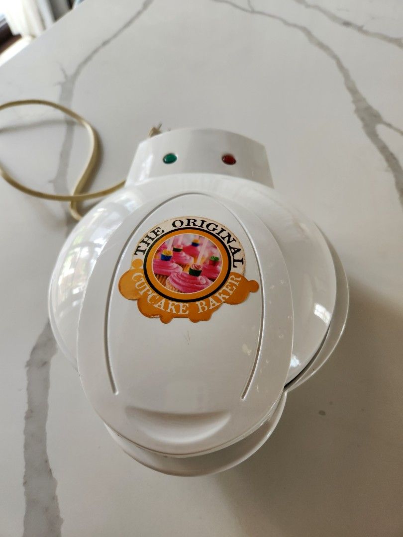 Mini cupcake maker 220 volts (Category: Breadmakers) located in San Juan City. Submitted by dailydealsphest2010 (Listing ID 1352396786, Image 3). Description: 220 volts no damage no issues .