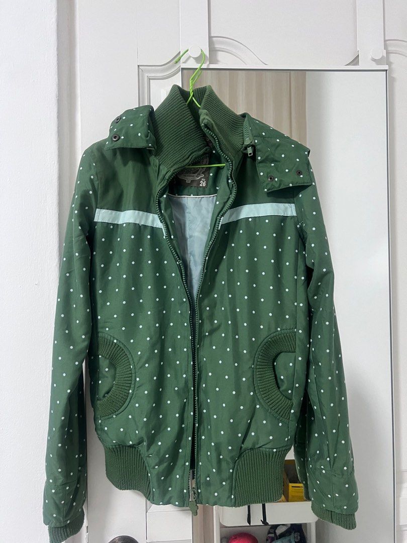 Pull & bear winter jacket (Category: Coats, Jackets and Outerwear) located in Singapore. Submitted by lxiuquan (Listing ID 1352475920, Image 1). Description: Wore for korea trip during Dec .