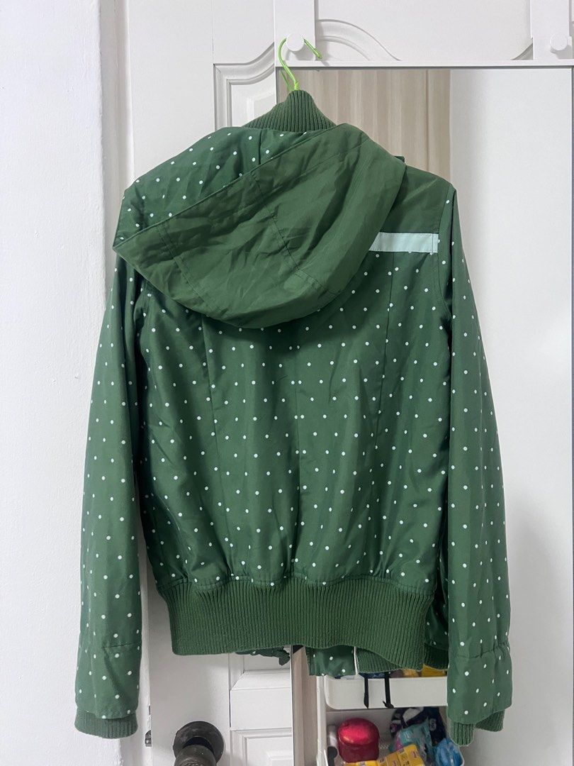 Pull & bear winter jacket (Category: Coats, Jackets and Outerwear) located in Singapore. Submitted by lxiuquan (Listing ID 1352475920, Image 2). Description: Wore for korea trip during Dec .