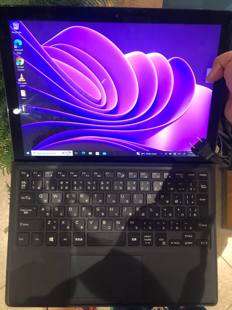 Rush sale‼️ Dell tablet 128gb (Category: Windows) located in Quezon City. Submitted by ConsumerGoodies (Listing ID 1352410344, Image 3). Description: Dell Latitude 128gb 4gb RAM 128gb memory Bili na lang kayo ng keyboard sa s*opp*.