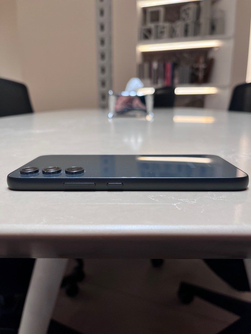 Samsung A54 5G 256GB (Category: Samsung) located in Manila. Submitted by zekaiazion67543 (Listing ID 1352339437, Image 3). Description: Unit only with Free Case and Tempered Glass.