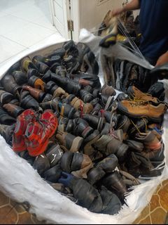 (Kategori: ) berada di . Dikirim oleh shoes2nd_store (ID iklan 1352460220, Gambar 1). Deskripsi: .