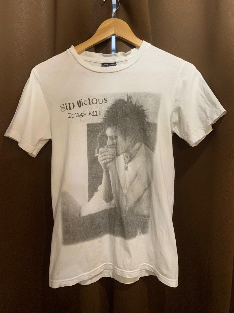 Sid Vicious (Category: Tshirts & Polo Shirts) located in Kuantan. Submitted by shyizzwan (Listing ID 1352443077, Image 1). Description: Hall of fame tag. Sid vicious. Minor defect on collar. Refer to the picture. Thanks.