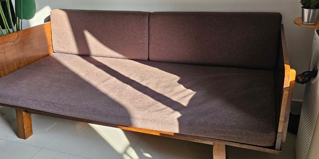 Sofa Bed (Category: Sofas) located in Kuala Lumpur. Submitted by kinomohamed (Listing ID 1352363829, Image 3). Description: Sarung sofa berzip & boleh dicuci. Ada sedikit calar. Message for more picture.