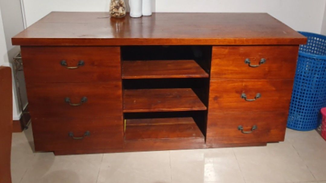Solid wood Table (Category: Tables & Sets) located in Singapore. Submitted by lovedgold (Listing ID 1352438332, Image 1). Description: for collection from Punggol please arrange own transport good storage for books/toys heavy and durable solid wood.