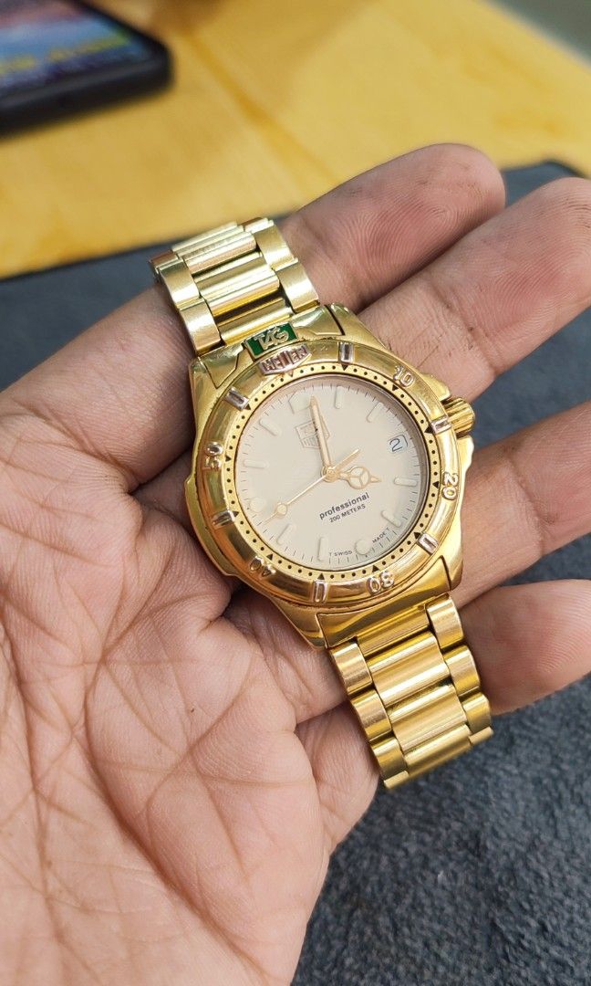 Tag Heuer Proffesional 200M (Category: Women's Watches) located in Manila. Submitted by kenthrift2000 (Listing ID 1352453680, Image 1). Description: Model: 4000 994.708A Movement: Quartz Functions: Hours, minutes, seconds, and date Case Size: 28mm Case Material: 18K Gold Plated Bezel: Turning Bezel Steel Strap/Bracelet: Gold-tone, 127mm or 154mm inner length Water Resistance: 200 meters [Text from image] Crystal: Sapphire Dial: Champagne Unit onl