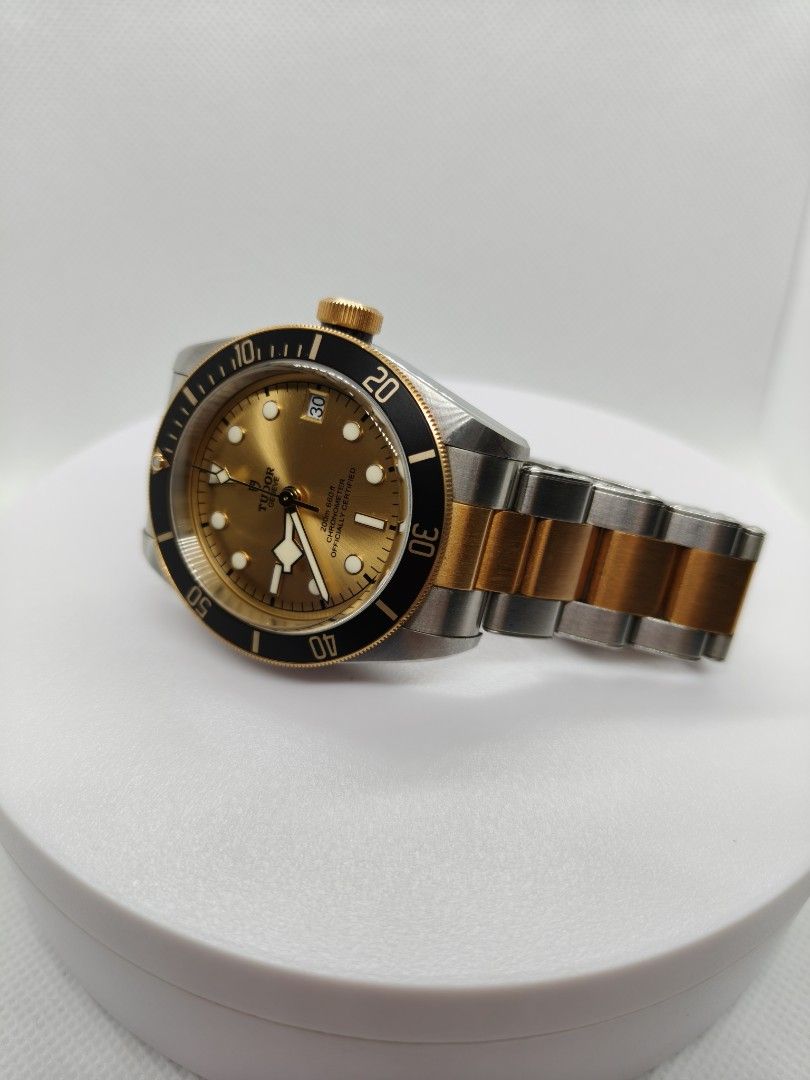 Tudor Black Bay S&G (Category: Luxury Watches) located in Paranaque City. Submitted by your2guide (Listing ID 1352348345, Image 3). Description: Brand: Tudor Model: Black Bay S&G Champagne Dial 41mm Year: 2022 Condition: Very good condition with micro scratches, and one clasp scratch that is usual with this model Details: Full Set all original box and papers -Meet Up Only (Saturday and Sunday) -Meet up places (Alabang Town Center, Molito) -Open f