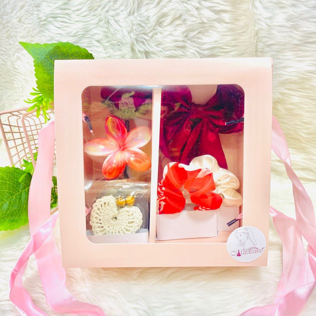 Valentines Gift Set (Category: Gift Baskets & Hampers) located in Pasay City. Submitted by madelinefashionshop (Listing ID 1352502578, Image 3). Description: Loc: Pasay PM for interested buyer .