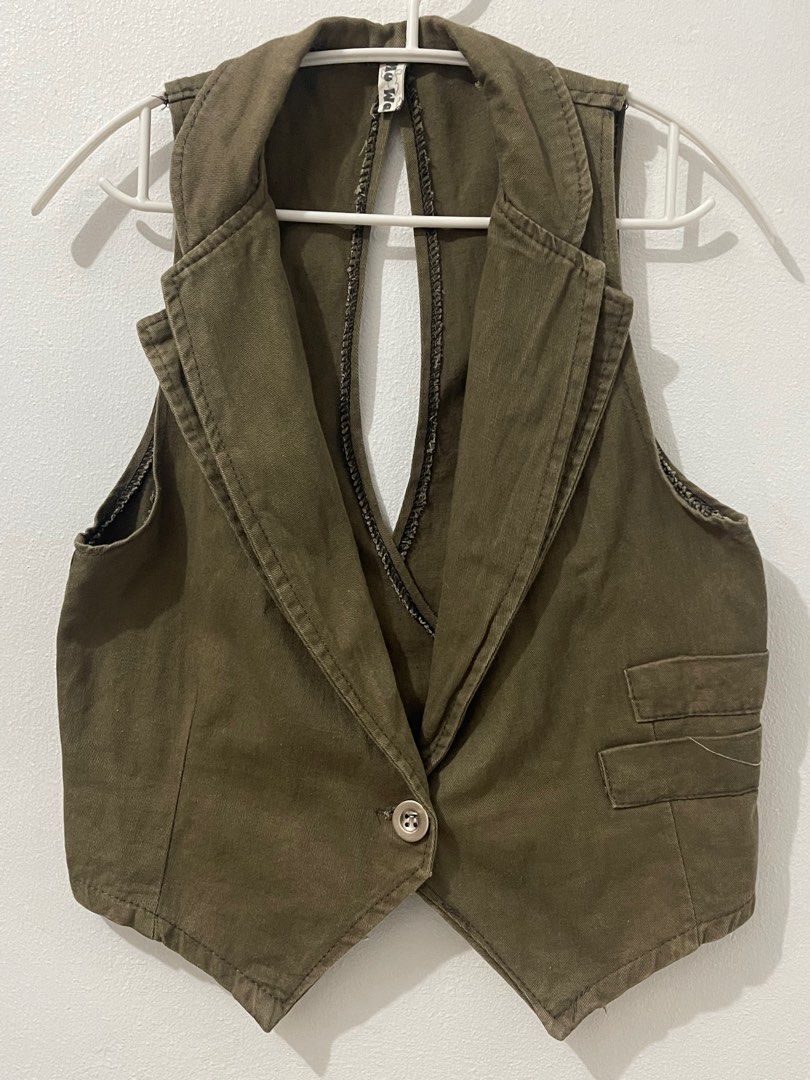 women green vest top (Category: Others Tops) located in Bulacan. Submitted by deiniel_ (Listing ID 1352436792, Image 1). Description: size: small to medium mop: gc4sh mod: flash exp.