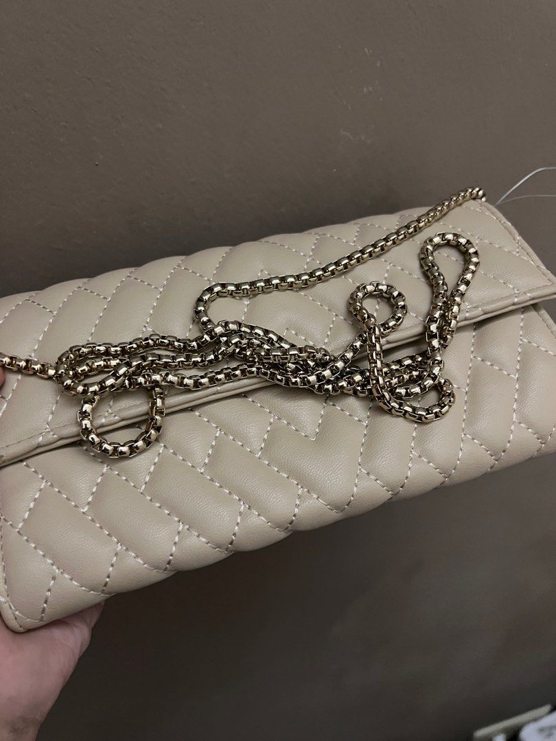 Zara crossbody wallet (Category: Purses & Pouches) located in Meycauayan. Submitted by everythingstash (Listing ID 1352463470, Image 2). Description: .