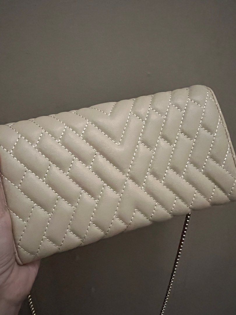 Zara crossbody wallet (Category: Purses & Pouches) located in Meycauayan. Submitted by everythingstash (Listing ID 1352463470, Image 3). Description: .