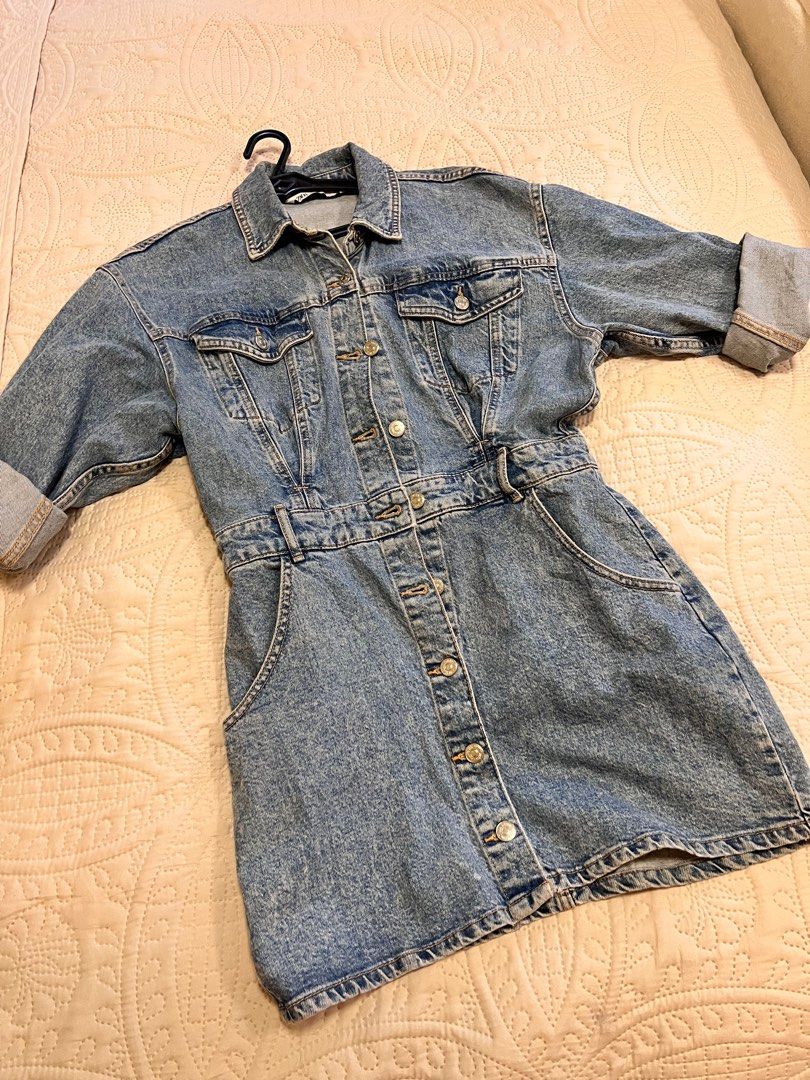 Zara Denim Dress (Category: Dresses) located in Makati City. Submitted by daysoftheriver1122 (Listing ID 1352464502, Image 1). Description: .