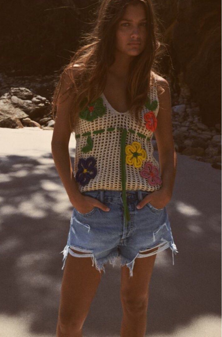 Zara TRF Mid-Rise Denim Shorts (Category: Shorts) located in Pasig City. Submitted by ysa_r (Listing ID 1352495613, Image 2). Description: - never worn, no when worn pic - rfs: not my style.