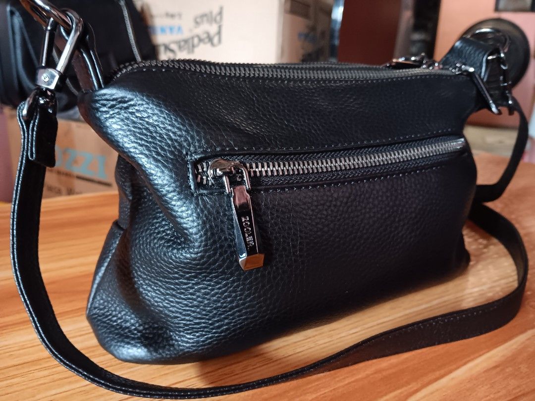 Zooler Genuine Leather Crossbody-Bag (Category: Luxury Bags & Wallets) located in Bacoor. Submitted by lhenz12 (Listing ID 1352366172, Image 3). Description: excellent condition, like new..