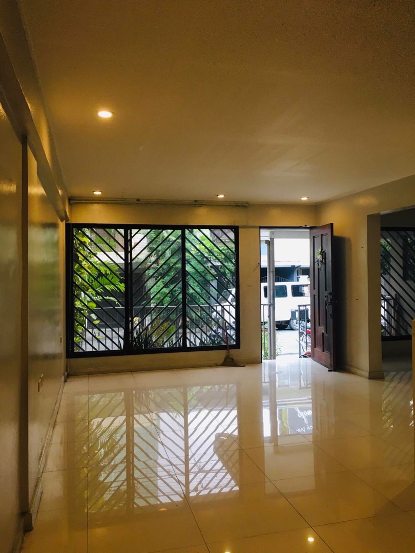 (Category: ) located in . Submitted by absolutelyarealty (Listing ID 1352621878, Image 1). Description: .