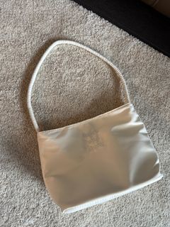 米白色輕便水桶包🤍 White Light Bucket Bag64234490018435110