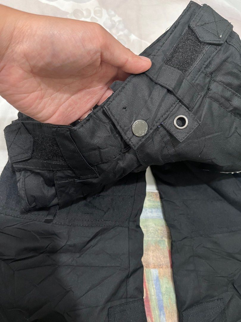 ARCTIX Snow Pants (5-6 yrs old) (Category: Babies & Kids Fashion) located in Baguio. Submitted by thriftygoodss (Listing ID 1352599636, Image 3). Description: flaw: natanggal yung isang button (see last pic).