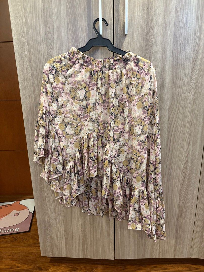 Asymmetrical Floral Skirt (Category: Skirts) located in Quezon City. Submitted by ixc_911 (Listing ID 1352536806, Image 1). Description: Really nice in person RFS: not my style anymore Fits up to size large!.