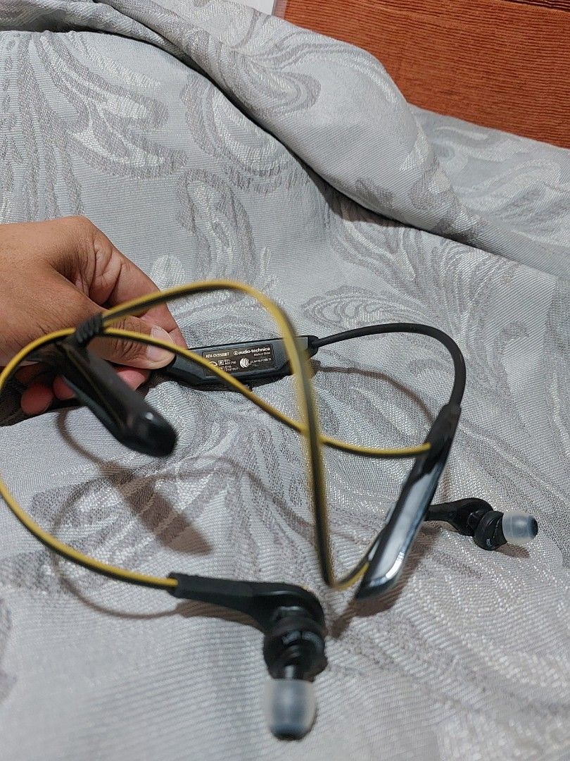 AUDIO TECHNICA stereo Bluetooth headset Tested working In Good condition Highly quality sound 950php (Category: Headphones & Headsets) located in Quezon City. Submitted by jpnvintageonline (Listing ID 1352550339, Image 2). Description: AUDIO TECHNICA stereo Bluetooth headset Tested working In Good condition Highly quality sound 950php.
