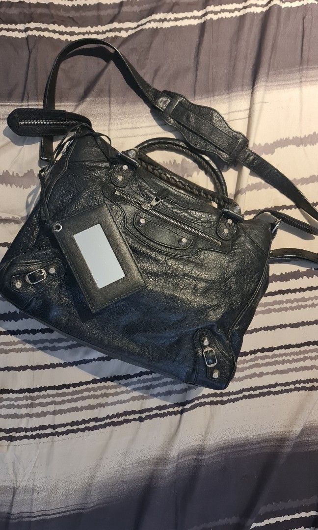 Balenciaga City Velo bag (Category: Luxury Bags & Wallets) located in Quezon City. Submitted by jek017 (Listing ID 1352532903, Image 1). Description: Authentic see details.