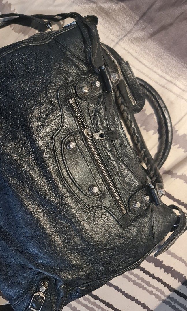 Balenciaga City Velo bag (Category: Luxury Bags & Wallets) located in Quezon City. Submitted by jek017 (Listing ID 1352532903, Image 2). Description: Authentic see details.