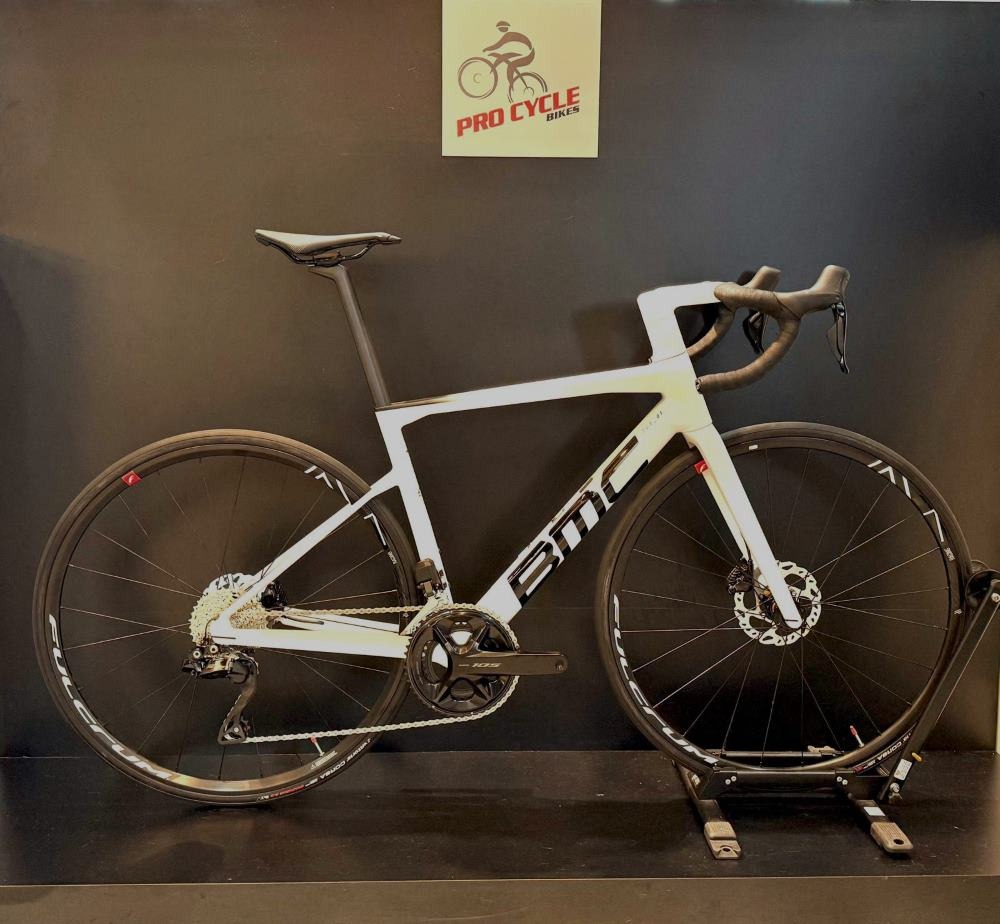 BMC Teammachine SLR01 Road Disc Bike, Off-White/Black - Shimano 105 12S ...