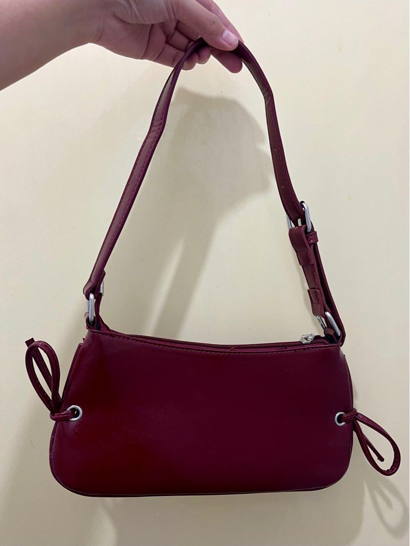 Burgundy shoulder bag (Category: Purses & Pouches) located in Manila. Submitted by andy.collection (Listing ID 1352671792, Image 3). Description: - from Shein - MOP: Gcash (₱350 payo) - MOD: SDD - Loc: Manila RFS: too small, can’t fit my things.