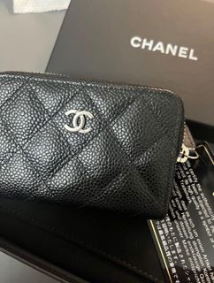 (Category: ) located in . Submitted by ccclearwardrobe (Listing ID 1352592719, Image 1). Description: .