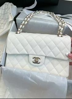 (Category: ) located in . Submitted by chicluxury (Listing ID 1352692884, Image 1). Description: .