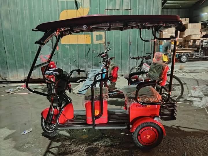 CM6 3 WHEELS ELECTRIC TRCYCLE (Category: Bicycles) located in Manila. Submitted by minidivisoria (Listing ID 1352532997, Image 3). Description: CM6 3WHEELS ELECTRICTRIKE TIRES 10” 1000 WATTS WITH TRAPAL FREE DEMO & ASSEMBLE FREE SIDE MIRROR FREE AUTOMATIC WIPER Specs : Digital gauge w/ speedometer Removable battery With Anti theft system WITH BASKET FRONT & BACK WITH BIG SEAT CONVERTIBLE TO CARGO With alarm and keys 48V 20AH 600watts Controller 1