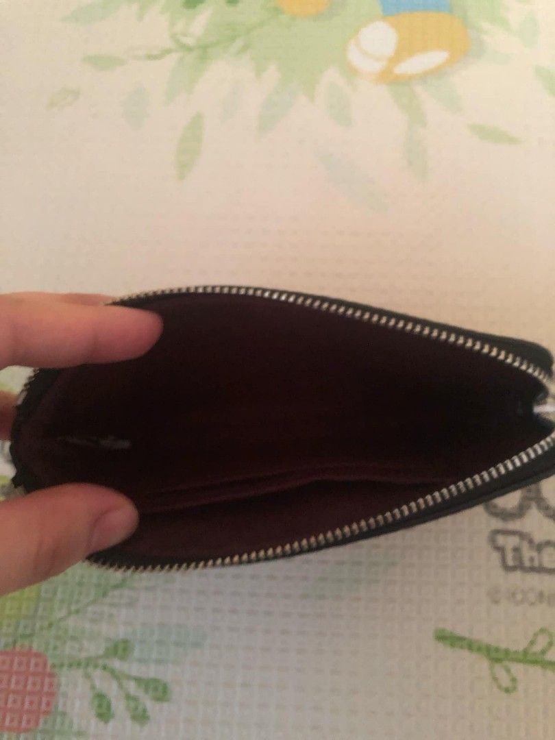 Coach Wrislet (Category: Luxury Bags & Wallets) located in Paranaque City. Submitted by maridelhilario07 (Listing ID 1352525796, Image 3). Description: Brand new Coach Wristlet never used. Naalis lang ung paper and foam inside but never used pa siya..