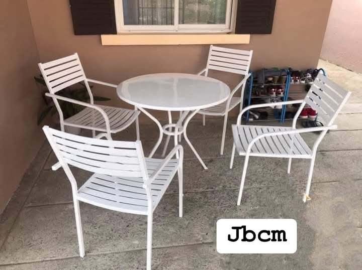 Coffee table 4 seater's (Category: Chairs) located in Manila. Submitted by minidivisoria (Listing ID 1352603609, Image 2). Description: Coffee table 4 seater's set.