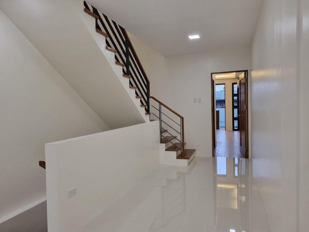 (Category: ) located in . Submitted by REMAXCapital (Listing ID 1352565167, Image 1). Description: .
