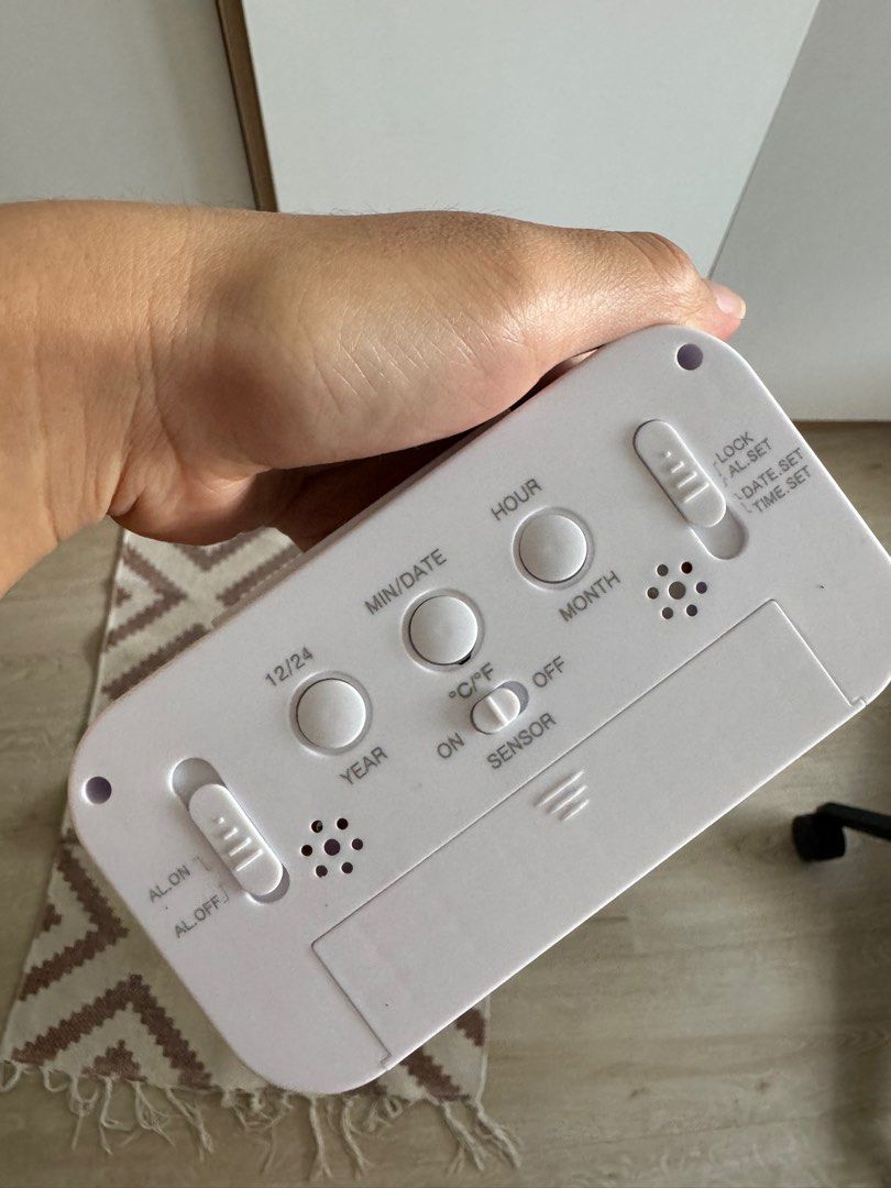 Digital clock (Category: Clocks) located in Singapore. Submitted by orangepillow (Listing ID 1352594213, Image 2). Description: White smart digital desk clock, like new. Letting it go as it didn’t match my home decor. Displays time, date, and features a snooze alarm..